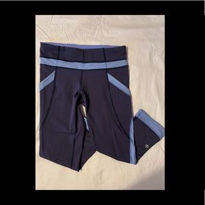 💙Lululemon Size 6 Capris💙
